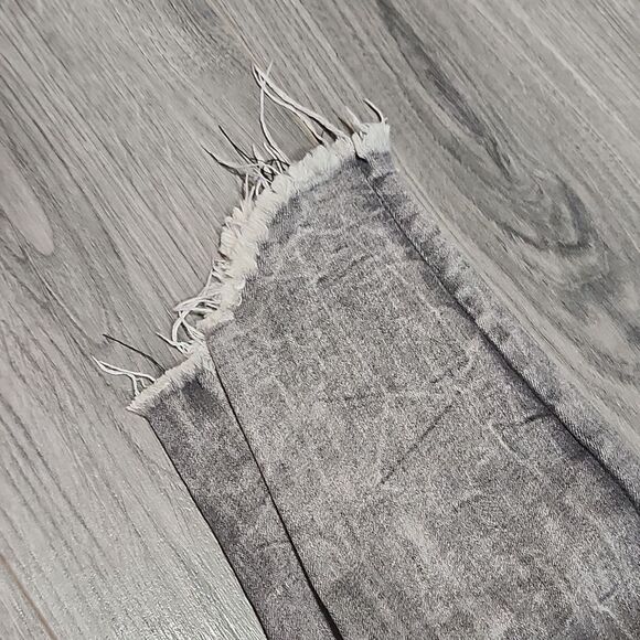 Express Black/Gray Wash Raw Hem Skinny Cropped Jeans - Picture 2 of 6